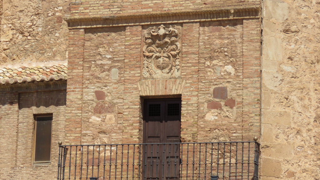 Balcón de la iglesia parroquial sobre el que se encuentra el escudo