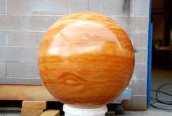 Júpiter recién pintado el el taller Ineo de Barcelona.