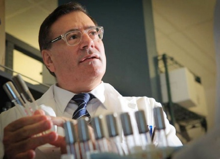 Dr. Julián Gómez-Cambronero