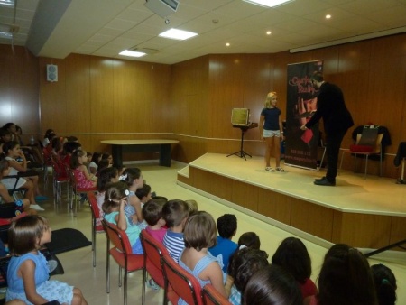 Actuación del Mago Carlos Rubio "Magia por un tubo"