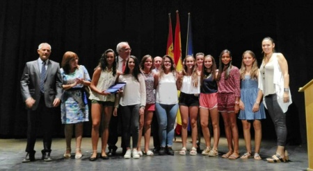 El equipo infantil femenino de la Escuela Municipal de Balonmano de Manzanares recogió el título de campeón de Castilla-La Mancha