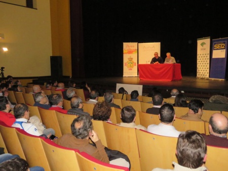 Imagen de archivo de la conferencia de Michael Robinson en el VIII curso
