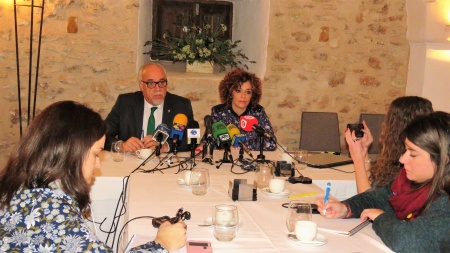 Nieva y Labián durante el encuentro navideño con los medios de comunicación