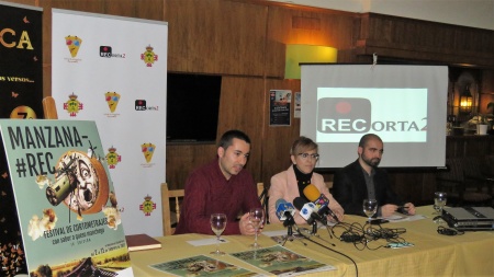 Presentación Cartel IV ManzanaRec. (De izqda a dcha.) JP Araque, Silvia Cebrián y Carlos Sánchez