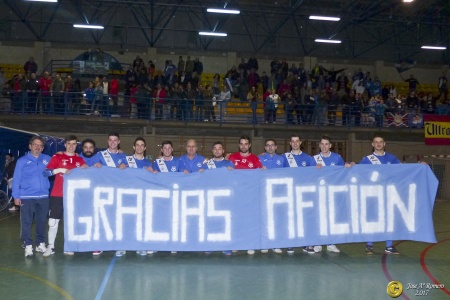 La plantilla agradeció el apoyo de la afición. Foto: José A. Romero