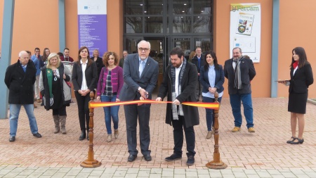 El alcalde Julián Nieva en el corte de cinta de la 10ª Feria del Stock en Manzanares