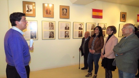 Inauguración de la exposición fotográfica documentada sobre alcaldes de Manzanares