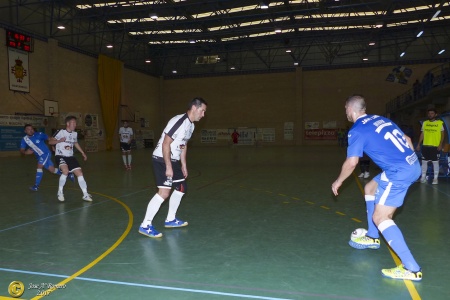 Javi Liria ante el exmanzanareño De la Cuerda. Foto: José A. Romero