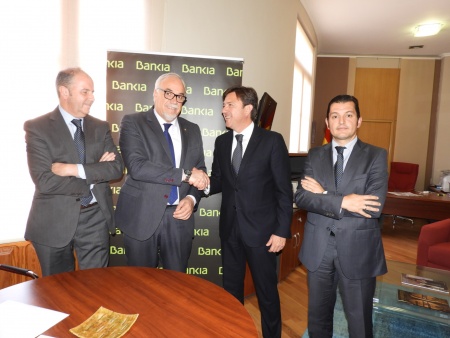 Firma del convenio entre Ayuntamiento y Bankia para promocionar y cofinanciar las ferias FERSAMA y FERCAM