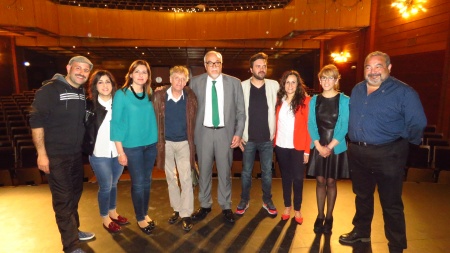 Los monologuistas, junto a representantes municipales y de la Junta 