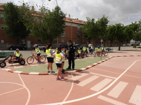 Alumnado  de 4º y 5º de primaria reciben clases prácticas de educación vial