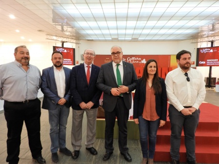 Julian Nieva, alcalde y diputado provincial en la actividad de la Cata de las Bodegas de Manzanares para 300 personas