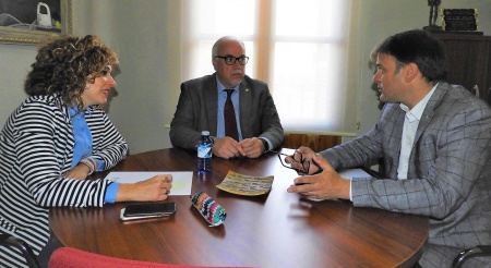 Julián Nieva y Beatriz Labián junto al director general de telecomunicaciones y nuevas tecnologías, Alipio García