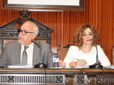 El alcalde, Julián Nieva, y la portavoz del equipo de gobierno, Beatriz Labián