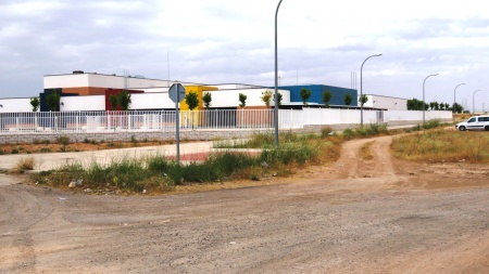La Diputación hará la calle de acceso alrededor del colegio