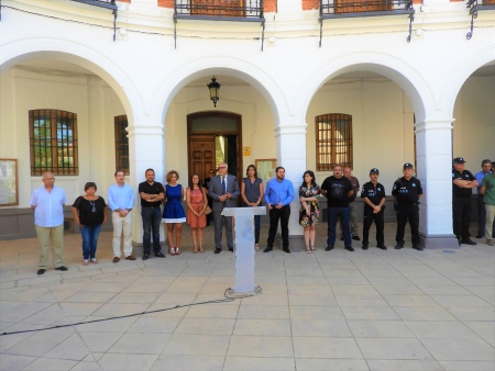 Concentración en la Plaza de la Constitución para expresar la condena por los atentados en Cataluña