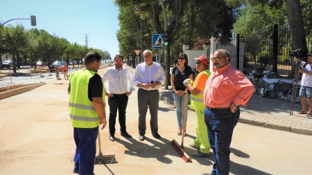 El alcalde, Julián Nieva realiza una visita para comprobar el estado de las obras en varias zonas de Manzanares