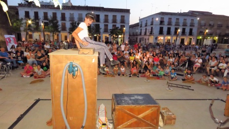 Teatro de calle en la tarde-noche del jueves con Jean Philippe Kikolas