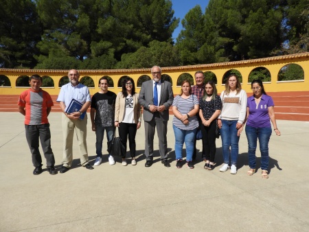 Julián Nieva y Gemma de la Fuente, junto a los participantes en el Taller de Empleo