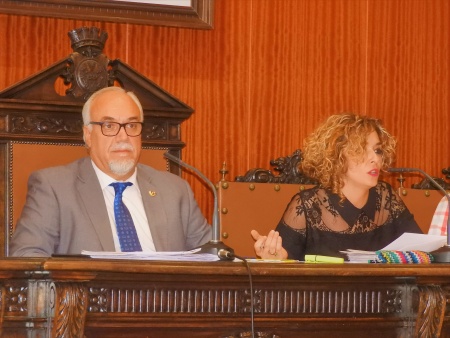 Julián Nieva y Beatriz Labián en el pleno correspondiente al mes de septiembre