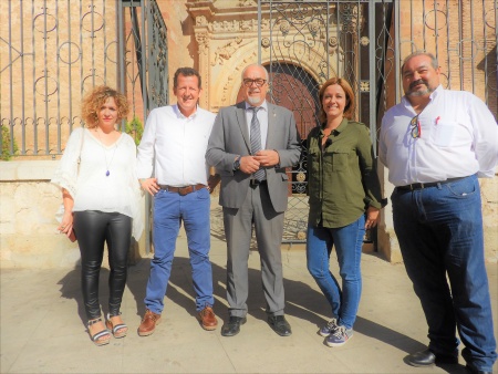 Julián Nieva, Beatriz Labián y Miguel Ramírez junto a los presentadores del programa de TVE 1, Carlos G. Hirschfeld y Marta Solano