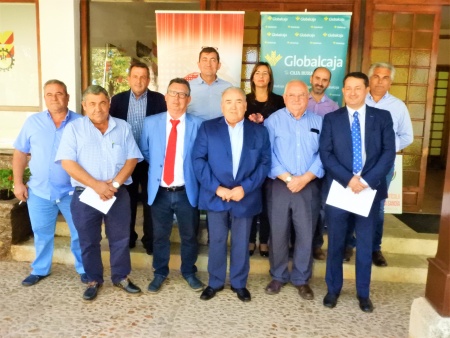 La concejal de agricultura, Isabel Díaz-Benito, junto a representantes del sector en la reunión celebrada en Manzanares