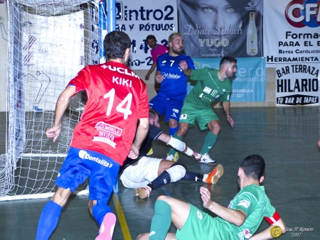 El Manzanares FS, con portero jugador, tampoco pudo con la tela de araña defensiva de los gallegos. Foto: Romero