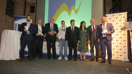 Foto de familia de los premiados