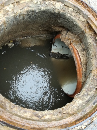 En la inspección se constató la circulación de agua por la conducción no autorizada