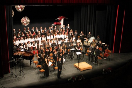 Imagen de archivo del coro en una actuación navideña