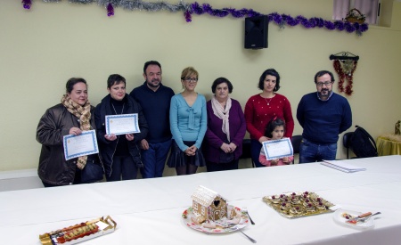 Ganadoras y autoridades en la entrega de premios