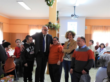 NIeva y Labián durante la visita al Cadi