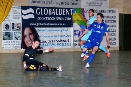 Lance del partido ante el Barça B