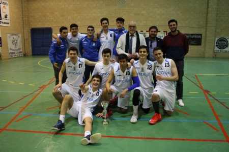 El alcalde y concejal de Deportes junto al CB Manzanares campeón de la Copa Junior Zonal