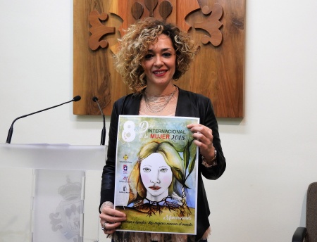 Beatriz Labian muestra el cartel anunciador del Día Internacional de la Mujer