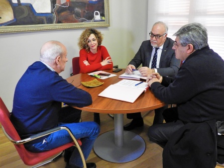 Reunión entre los representantes del Equipo de Gobierno y la revista Siembra