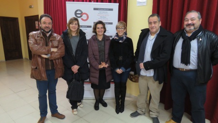 Teresa Ribera y Javier Sampedro junto a concejalas y concejales del equipo de gobierno de Manzanares