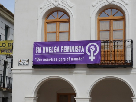 Imagen de la pancarta instalada en el centro de Manzanares