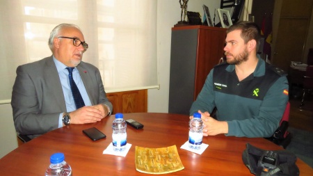 Julián Nieva con el capitán Benedet