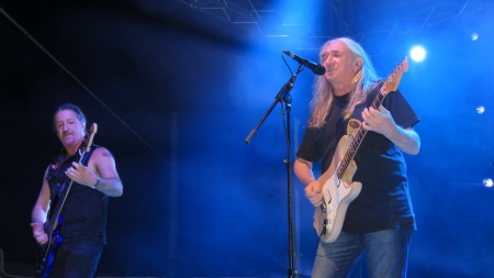 Rosendo al inicio de su concierto en Manzanares