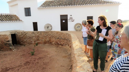 Imagen de una de las visitas guiadas en feria al Molino Grande