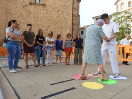 Una de las interpretaciones de Lazarillo TCE y Centro de Mayores por el Día Mundial del Alzheimer