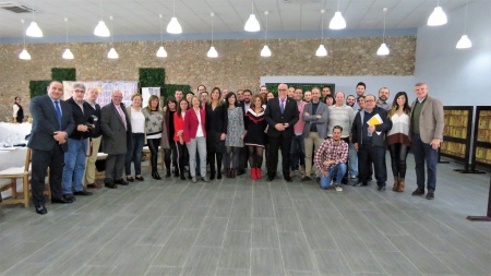 Grupo de profesionales de los medios de comunicación asistentes al desayuno informativo