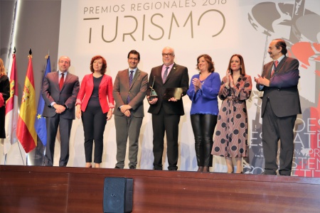Entrega del premio al alcalde de Manzanares