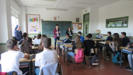 Presentación del carné VIP en el colegio San José