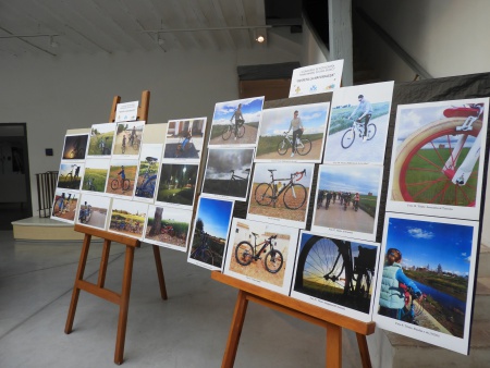 Exposición de fotos participantes en la primera edición