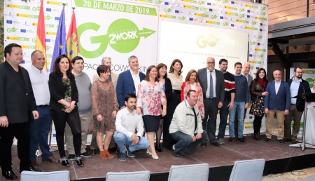 Autoridades junto a los emprendedores del coworking Manzanares