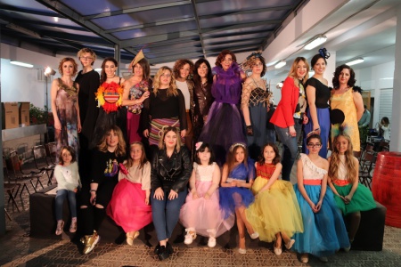Desfile de moda y complementos 'Despertando emociones'