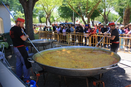 La paella popular repite en la romería