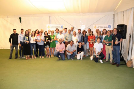 Participantes de las escuelas de pádel y tenis